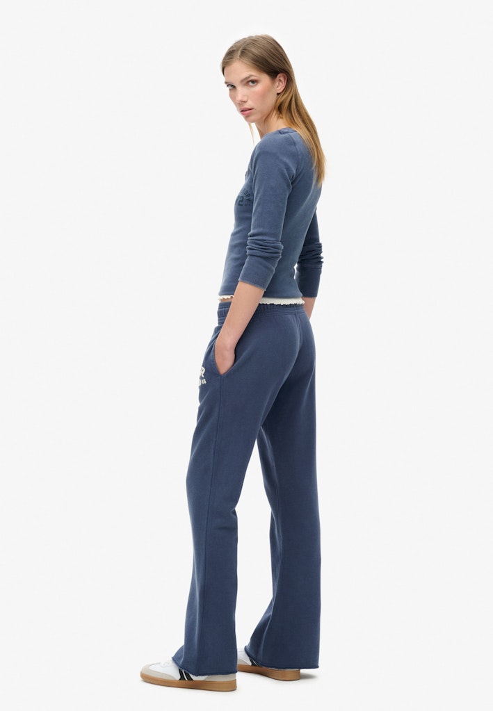 Joggers Acampanados de Talle Bajo Athletic Essentials [fc:image_id:672a23051e38518a126d44e7] [fc:hash:facb84815e4493a6d7e526b245cc21a81b29cb4e]