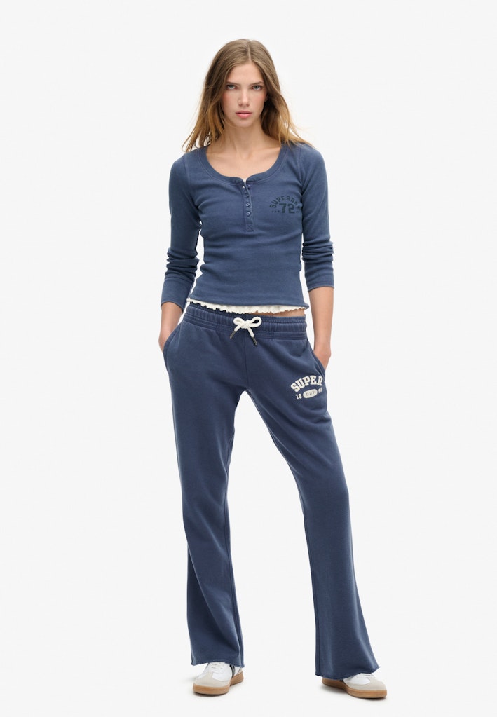 Joggers Acampanados de Talle Bajo Athletic Essentials [fc:image_id:672a2319f6e44413cb8705a8] [fc:hash:4d5b453f4abbddc782213d1183c41bf9284120d9]