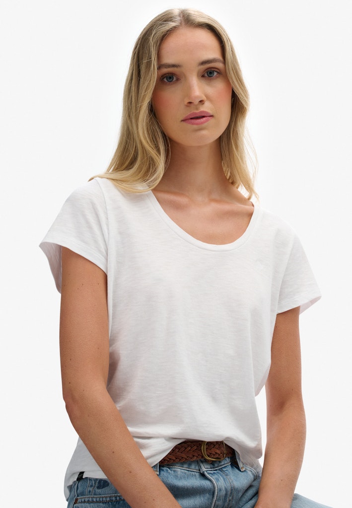 Camiseta Studios Cuello Redondo Corte Ajustado [fc:image_id:68805c618b4a24b07601375c] [fc:hash:5e56b982dea38ac319feeb35d0bd685935ce9ca7]