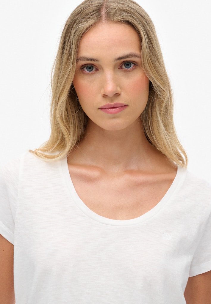 Camiseta Studios Cuello Redondo Corte Ajustado [fc:image_id:68805c628b32c847c0a64e50] [fc:hash:269900f4e678e40681f1224abd8b91f2a15d8b5c]