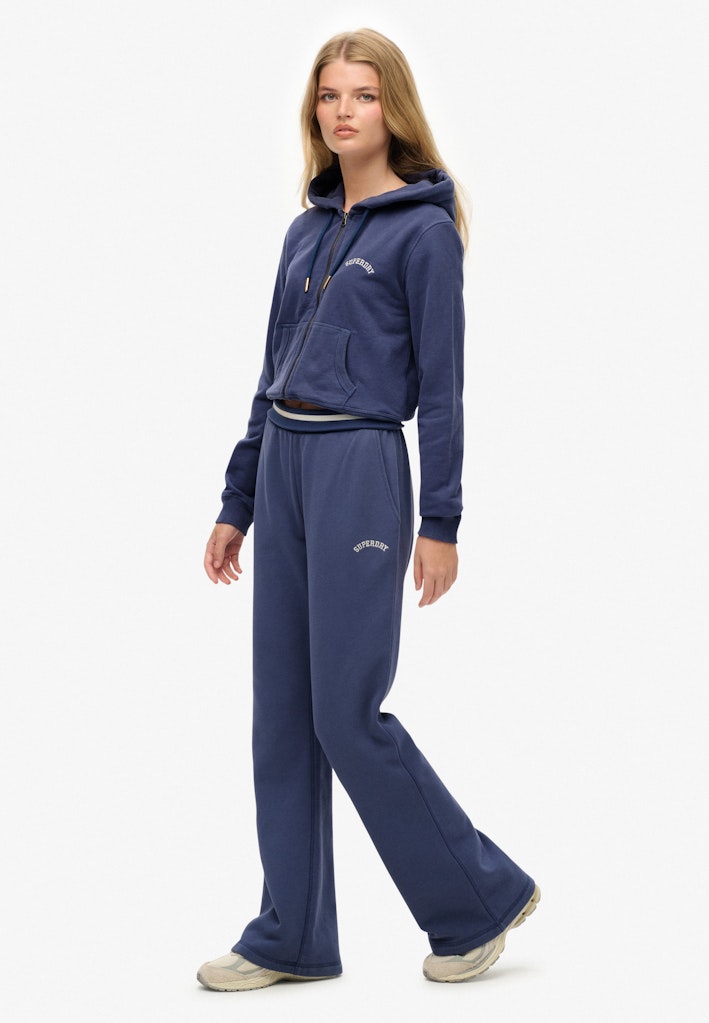 Jogger Flare Athletic Essentials Logo Talle Bajo [fc:image_id:68955fca9883d2213e3e0be9] [fc:hash:b0bfda7457922677b6f2c83c150a8282b821d73b]