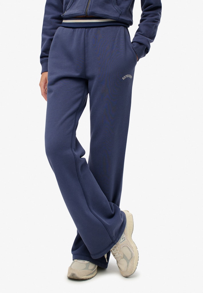 Jogger Flare Athletic Essentials Logo Talle Bajo [fc:image_id:68955fd8a793a2e74e44c6a6] [fc:hash:bbbef8ab40eb9257e03873e1ea26de02a4aee08d]