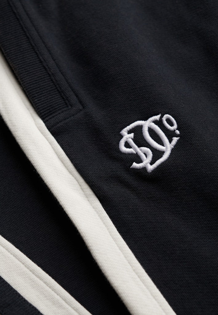 Joggers Athletic Fives [fc:image_id:689e6afe21e428d0866840b9] [fc:hash:07bda2d4ffaa0c60d1ce7e967d11cadf00c14050]