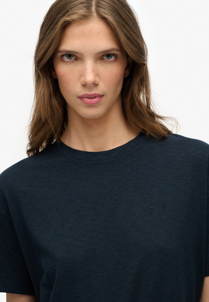 Camiseta Studios Crew Corte Relajado [fc:image_id:68bbd3c1b1c4d06e5b6795aa] [fc:hash:fe358faed8c89778f87625c9fdca5e3778f80e00]