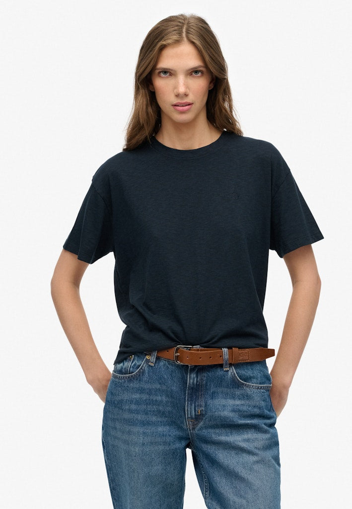 Camiseta Studios Crew Corte Relajado [fc:image_id:68bbd3cfa58d9835519711e4] [fc:hash:d2f050807a8e58e7a801962980717f01a0c75593]