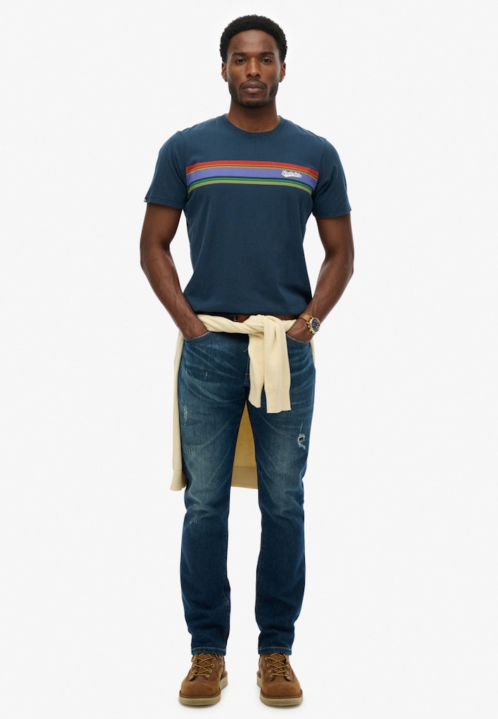Camiseta Outdoor Stripe Logo Corte Relajado [fc:image_id:68bbe354610813ded2b9352a] [fc:hash:846a83af7b54d4c4e0ea50108c5bf3db075d1ae0]