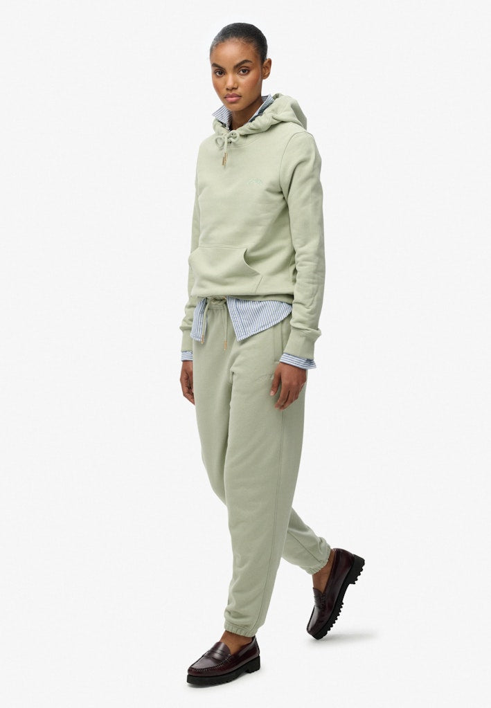 Joggers Essential Logo [fc:image_id:68befeb49f1949f129d7145d] [fc:hash:dc7ff53b2bcaff275925cff5e2bb14e623f671b2]