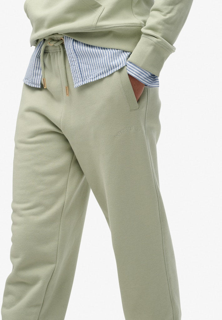 Joggers Essential Logo [fc:image_id:68befeb54bd7cd4ce7852c48] [fc:hash:83c82157166ae6bebbf1542da577826cf23c579c]