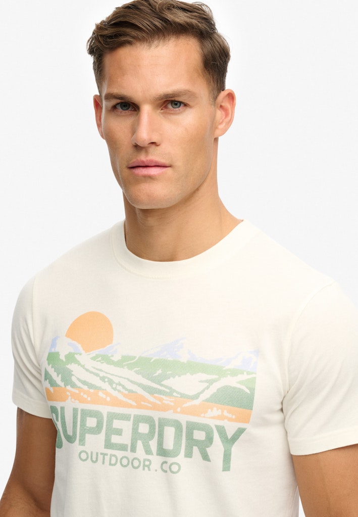 Camiseta Outdoors Mountain Corte Relajado [fc:image_id:68f15931d04addf23841c73f] [fc:hash:3825ed32a5c2a710cb44defaf0b2b47d0698500e]
