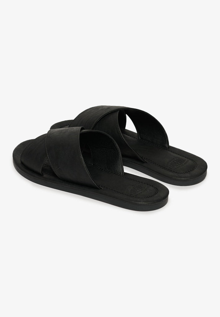 Sandalias Vintage con Tiras Cruzadas [fc:image_id:68f69fedb2228f2bd47934fc] [fc:hash:d15b1a96625c9f28865090db903800a3f7972e34]