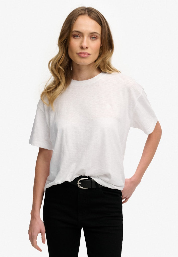 Camiseta Studios Crew Corte Relajado [fc:image_id:68f6a06ed3380fd427efbbfa] [fc:hash:881808c1accddcc576ffd416839a6f141b5dd9c8]