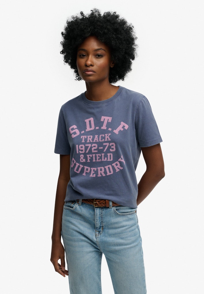 Camiseta Vintage Prep [fc:image_id:690671db7de24264e6e2012f] [fc:hash:c641dc5afe12bc9c348aa04b914bc3e443574e55]