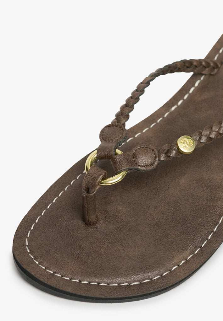 Chanclas Trenzadas de Cuero Sintético [fc:image_id:6920c5771e2b6b7c2ca8d05b] [fc:hash:5eb79f7f5418d84c9147cd659294e08c348042c7]