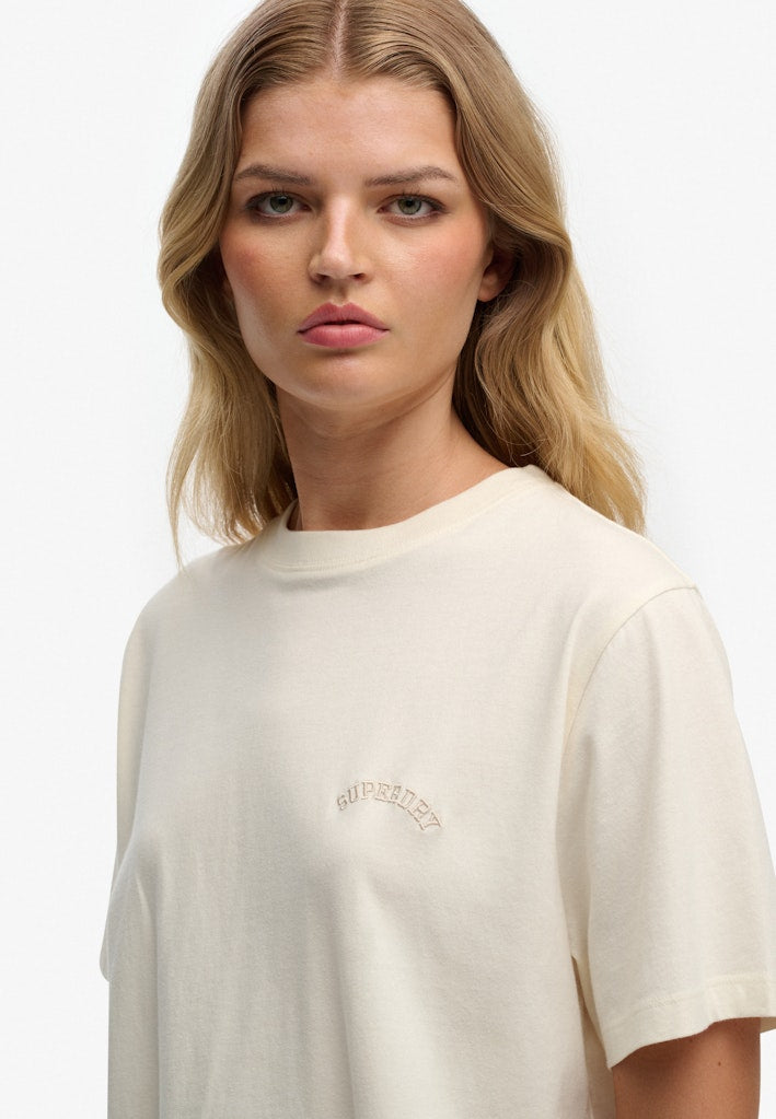 Camiseta de corte holgado con logotipo Essential [fc:image_id:6924bb61ef2c424f72c340bb] [fc:hash:6881929d0a5252c4f759b9ea232e71e73a41d2d5]
