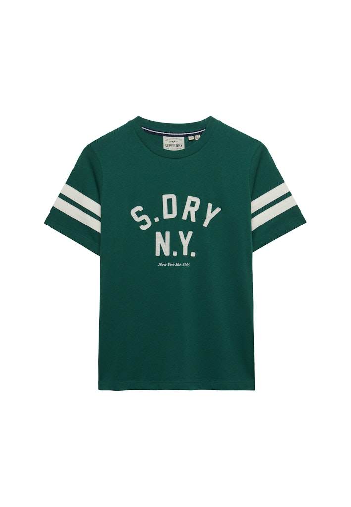 Camiseta Country Club con Aplique [fc:image_id:6928aeeaedbde8c432288d94] [fc:hash:78141836a552490b91d489d05380dc9e08011b17]