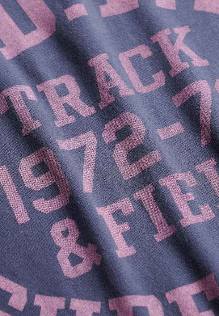 Camiseta Vintage Prep [fc:image_id:6931904ad48da91577f7735a] [fc:hash:2dfc60e3e6cdd374958356b7abad244f53a0fc46]