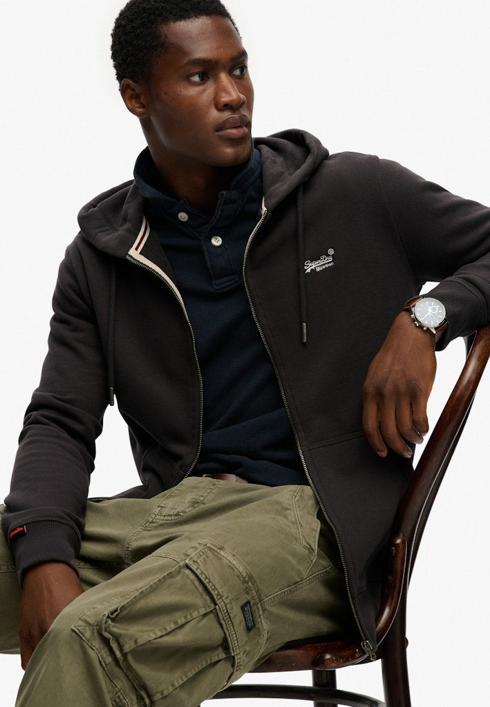 Sudadera con Capucha y Cremallera Essential Logo [fc:image_id:6934e6f495ec3de1387e904b] [fc:hash:5f3ef2ccbc09e7cd4f5c2bed95e4e56bcf22adcf]