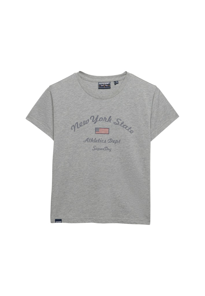 Camiseta Gráfica Ajustada Athletic Essentials [fc:image_id:6945a9867d2cc9aa45673f7a] [fc:hash:1ae7f128a5b0050334b2d59779049c99f3fa6b4a]