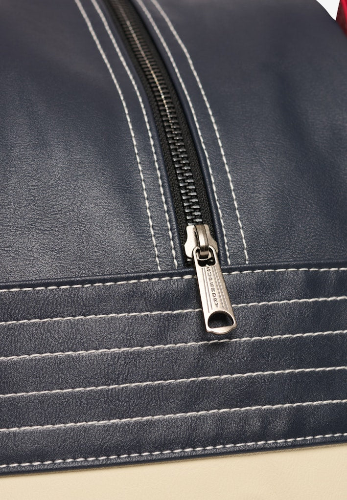 Bolso Bowling Retro Alumni [fc:image_id:69484a72c284b853637b69a9] [fc:hash:d6bba73873768f4a1bbb5872d1b11793a832ae70]