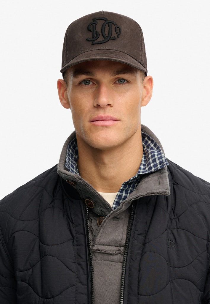 Gorra con monograma Trucker Merchant Store [fc:image_id:695ec6b46ecdc59d1c3b3ded] [fc:hash:6a72116cef41ec114951f2fd38f5ce464b8784e0]