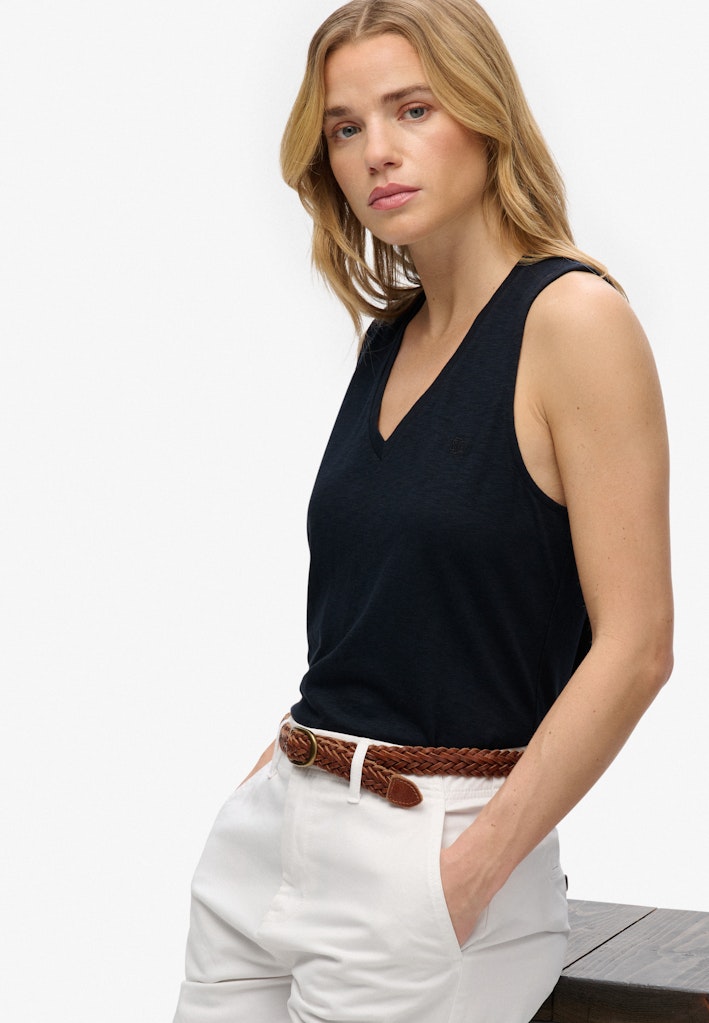 Camiseta de tirantes Studios con escote en V [fc:image_id:696951eb57dd08268a6be598] [fc:hash:ff90cfe590cf2f5c00b7f245ff7a857a0ef26f7f]