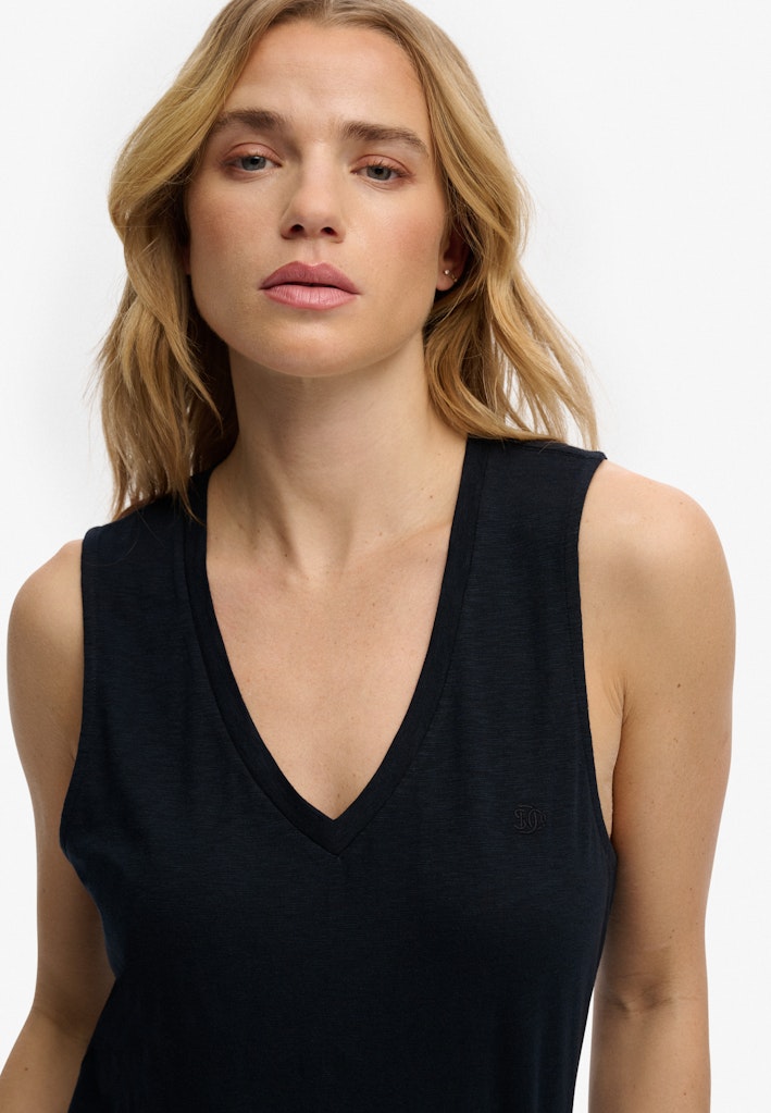 Camiseta de tirantes Studios con escote en V [fc:image_id:696951f22864349d13502a06] [fc:hash:9889a39d2b7c02698d9ea5bd283f1b5745b35a8f]
