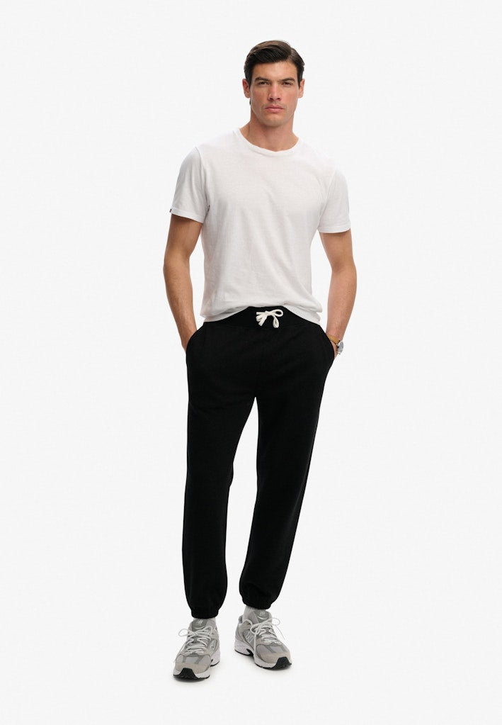 Joggers Clásicos con Logo Essential [fc:image_id:69727b043fdcdae301b3fa72] [fc:hash:9c45cce02601f64a91b8b806f9c84d07928dcda4]