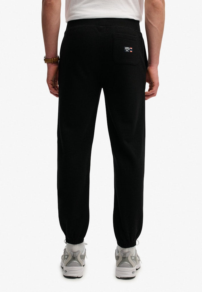 Joggers Clásicos con Logo Essential [fc:image_id:69728c333fdcdae301b428a3] [fc:hash:08fbbb2b02b226f1f08290e5581488ee5e255a60]