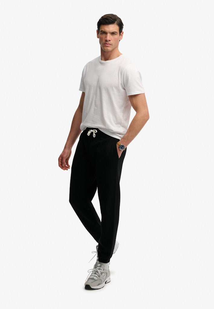 Joggers Clásicos con Logo Essential [fc:image_id:69728c3350d39fb94f188ac1] [fc:hash:4f7ac46e3aa86f8f6c578d95c3f2e6f0e34ba1e3]