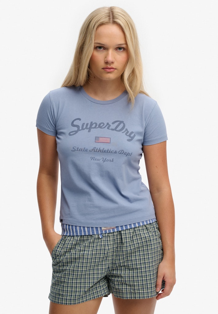 Camiseta Athletic Essentials Gráfica Corte Ajustado [fc:image_id:69751d6aebf852e7f1813476] [fc:hash:4ebe3682d2d91d469b3f9ef2f459bffb0f25ae95]