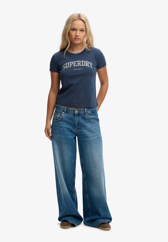 Camiseta Athletic Essentials Gráfica Corte Ajustado [fc:image_id:69751d6aebf852e7f1813490] [fc:hash:c5751f95ca715bab6bdbe8f54f0b286c23642c7d]