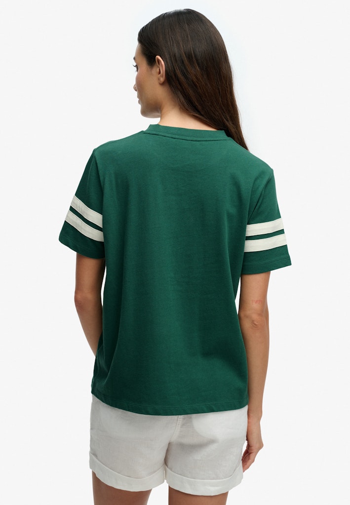 Camiseta Country Club con Aplique [fc:image_id:697a75050640f32de5dca981] [fc:hash:fa062de296ab23b29236b76e474c7d38bef41709]