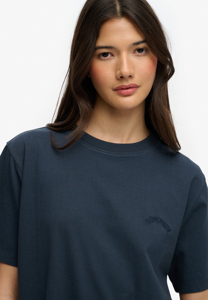 Camiseta de corte holgado con logotipo Essential [fc:image_id:69824e0659e7c1711d444cd9] [fc:hash:c06f3612f189434c481a1155fd42776184c494ac]
