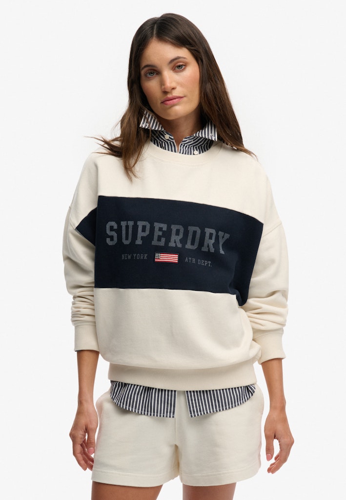 Sudadera con bandera bordada Athletic Essentials [fc:image_id:69824e0d142d080e5ae7743d] [fc:hash:ce0f6372fb9406b73e1216964762abe70223d085]