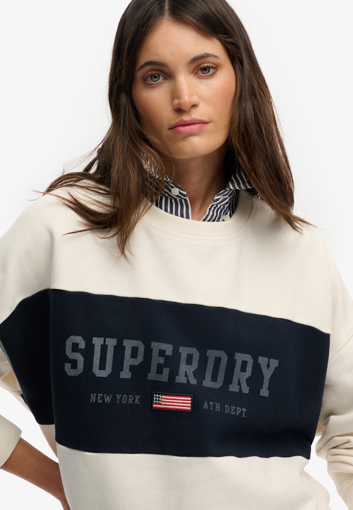 Sudadera con bandera bordada Athletic Essentials [fc:image_id:69824e0d142d080e5ae77445] [fc:hash:52b2d5cd72308476808b526ad0cabc0e847834de]