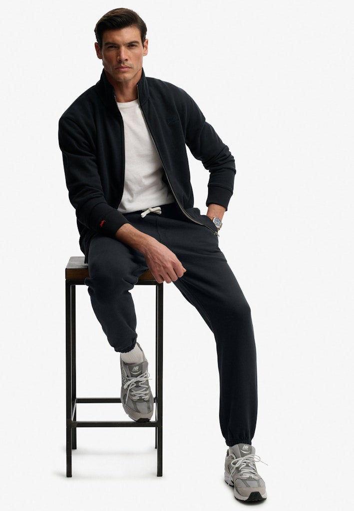 Joggers Clásicos con Logo Essential [fc:image_id:69af22903d182e4d4bc85798] [fc:hash:07f30c782a5c8ae2c402ce3ca85ed6a51d98495b]