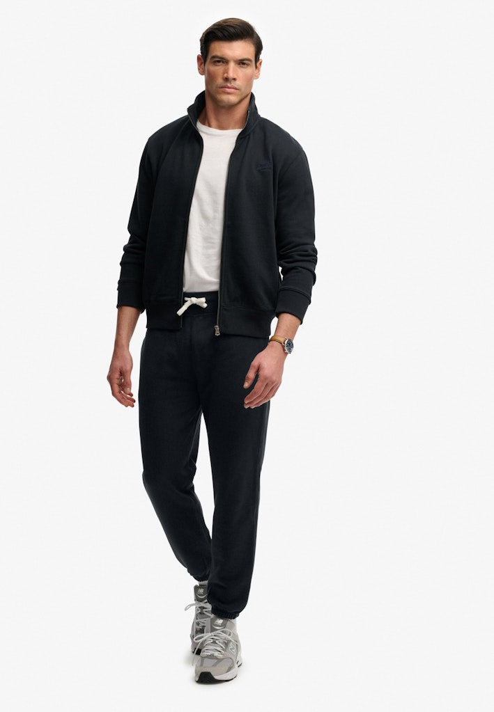 Joggers Clásicos con Logo Essential [fc:image_id:69af22903d182e4d4bc8579a] [fc:hash:320a851dd7c7e5b3ac50ed8575682d3e269d3c66]