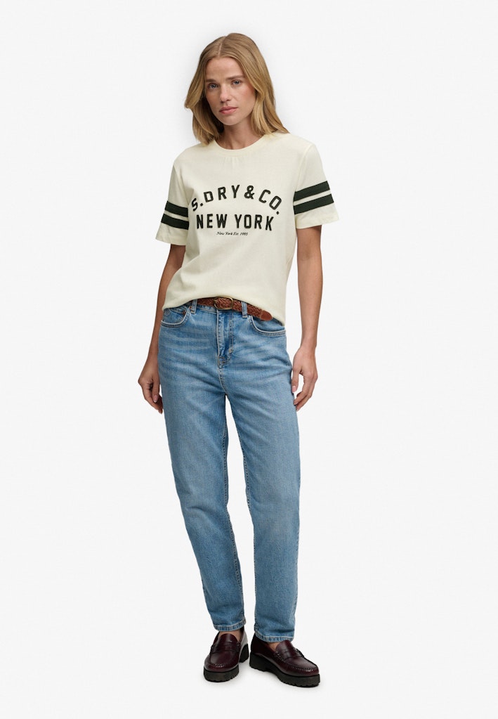 Camiseta Country Club con Aplique [fc:image_id:69c58b21f9c2cbe78ec59104] [fc:hash:f25df099eb45219d076e6e22cdb30f797107c1c6]