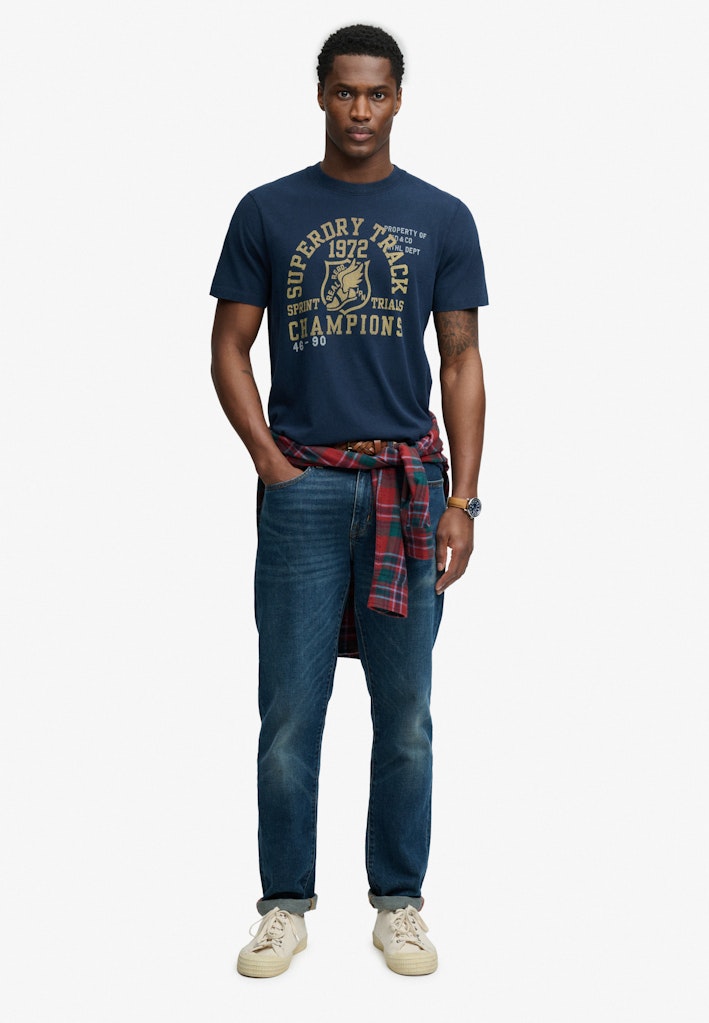 Camiseta Vintage Prep Corte Relajado [fc:image_id:69c58c0f36ab6fd4ca45ba5e] [fc:hash:adb498391617baa6b20184aae3f8c09a2cc02774]