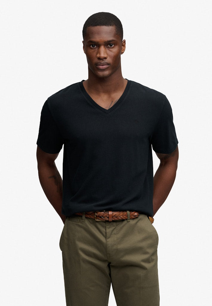 Camiseta Clásica Cuello en V Corte Relajado [fc:image_id:69c58c22bc0c5b5c8422a56e] [fc:hash:df47fff42fddf4574f6ec886d2ab2ac8e66af007]