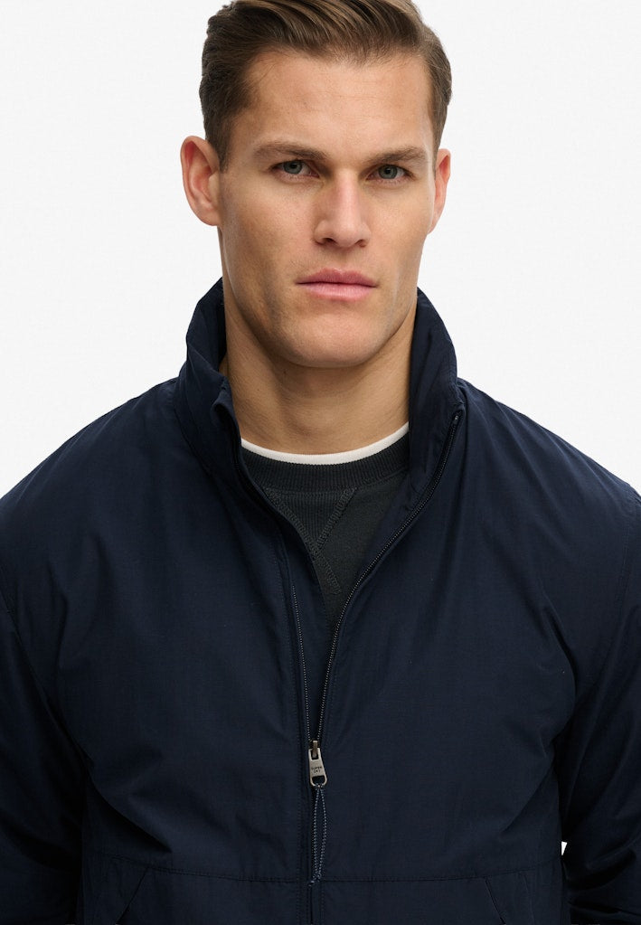 Chaqueta Deportiva Flyweight [fc:image_id:69c58c8236c8261d56c6709b] [fc:hash:ef4b743c8ad2f83eb97090f9d6f919124a4f8bb2]