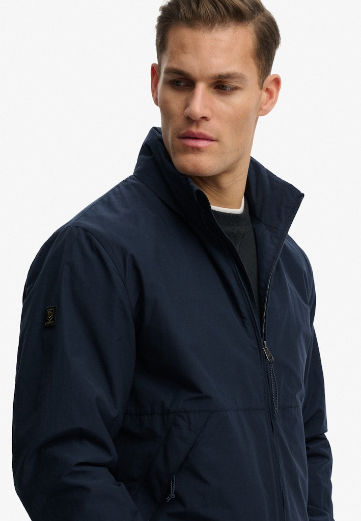 Chaqueta Deportiva Flyweight [fc:image_id:69c58c8236c8261d56c670a1] [fc:hash:5745a60549b12cc9418c8d0bdce45b28db930ba4]