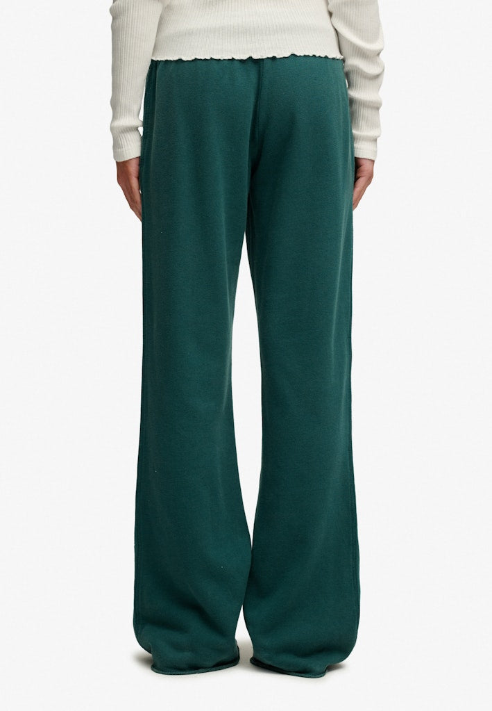 Joggers Acampanados de Talle Bajo Athletic Essentials [fc:image_id:69cece9ccfcf53ce2811f4ba] [fc:hash:f086b531f627a151bd5b702699e7373f5d5bf98f]