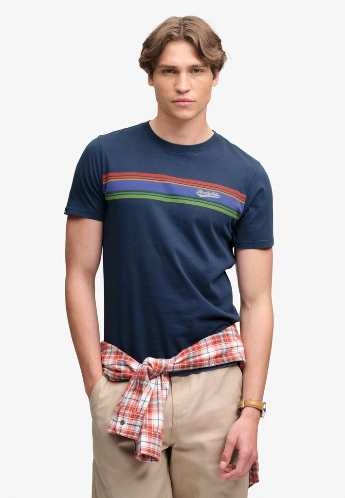 Camiseta Outdoor Stripe Logo Corte Relajado [fc:image_id:6a08d7ec42e66907272b533b] [fc:hash:f7ad8c1e2c8a4127dd0eb5347cf35ef170c27904]