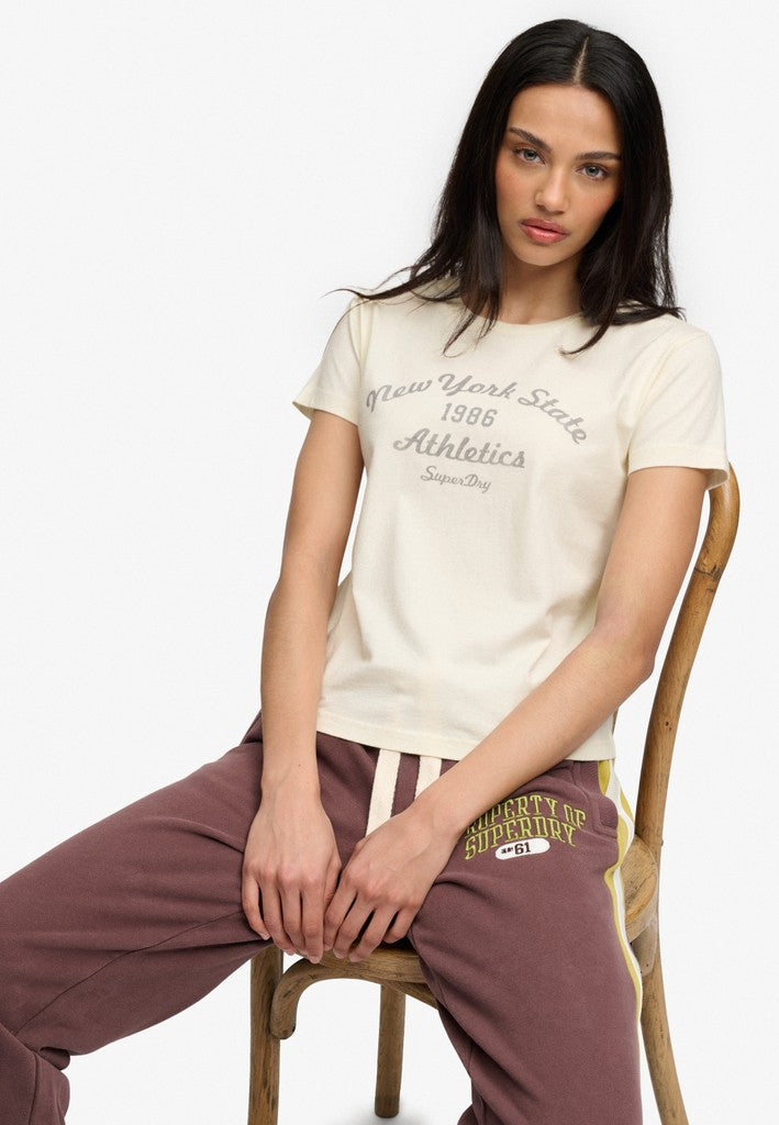 Camiseta Athletic Essentials Gráfica Corte Ajustado [fc:image_id:6a39649508e7faf4d3730977] [fc:hash:f9d625af65da14a55ad79ef2c1663d156aea09f0]