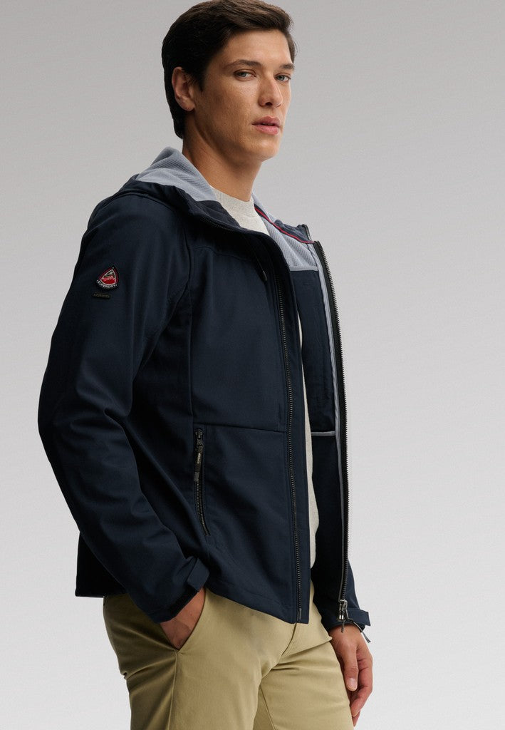Chaqueta Trekker Softshell con Capucha [fc:image_id:6a627bc8f6c090456e5f2745] [fc:hash:ef5cf35cee01a89e6a028ad17b87dff11e820d19]