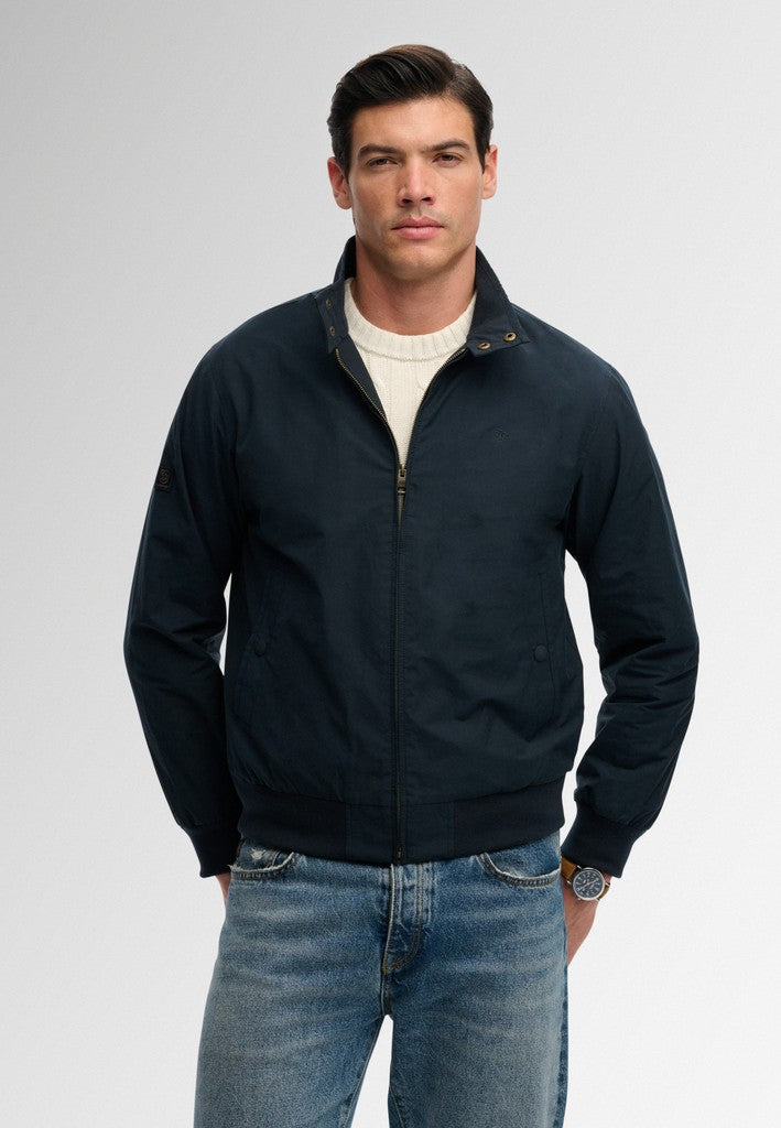 Cazadora Harrington clásica [fc:image_id:6a627bca07fcaa9564f559ca] [fc:hash:58270441ec68b222fb71b4cbefd02a2f659af37d]