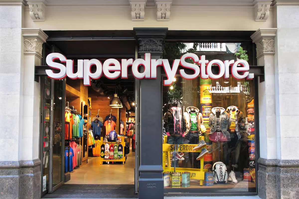 Superdry llegó a la Argentina: abrió su tienda online y prepara su primer local en un shopping